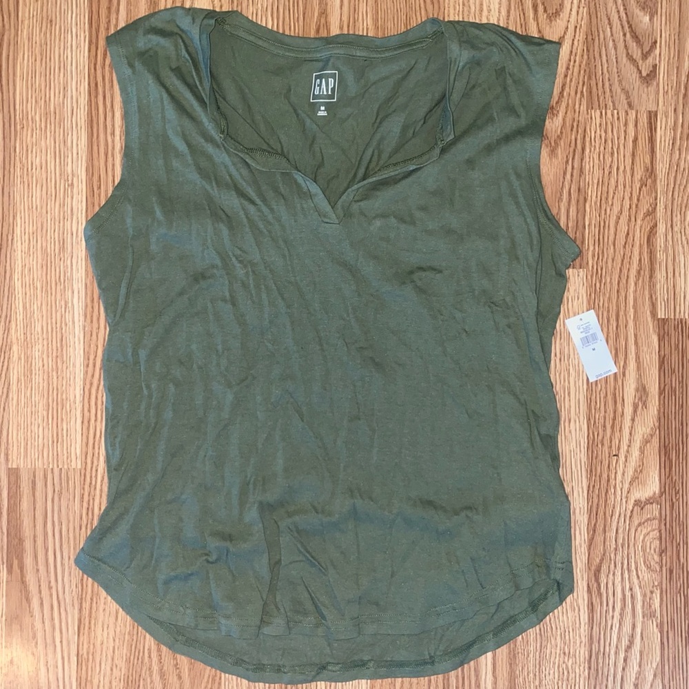 Gap Women’s Muscle Tee Olive Green Size M NWT